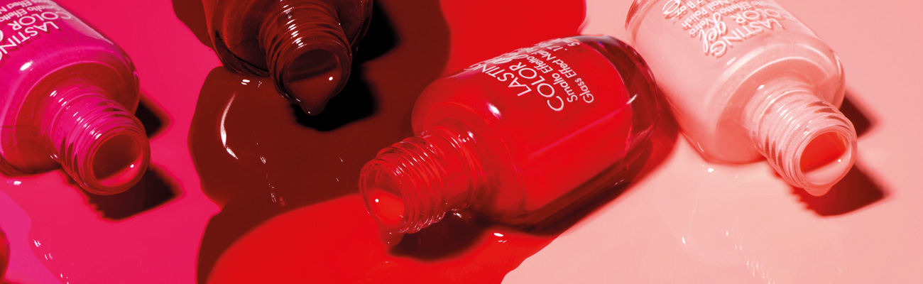 MAKEUP_HANDS_NAILPOLISH