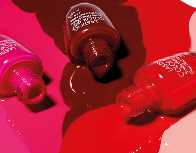 MAKEUP_HANDS_NAILPOLISH